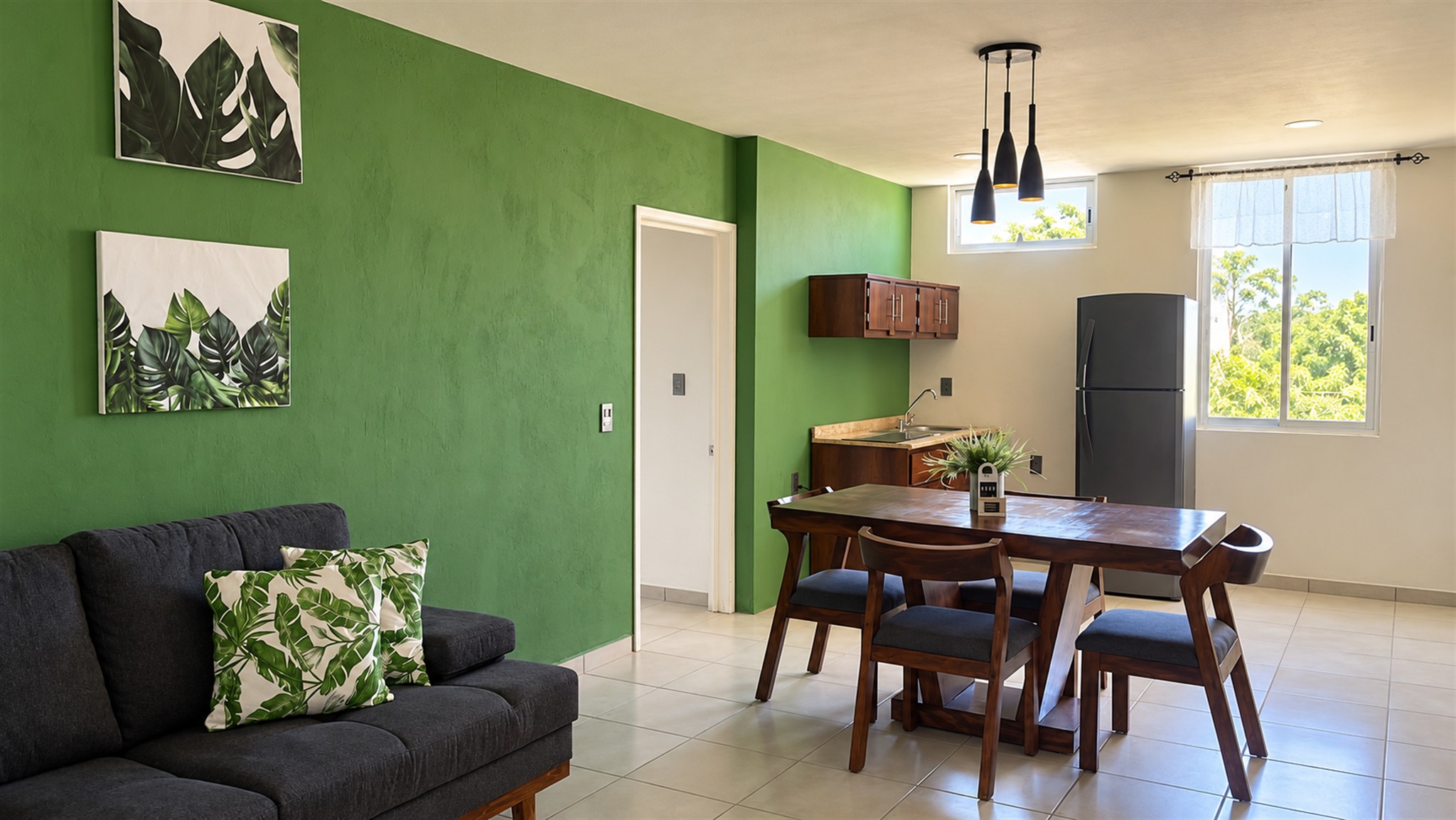 Área de sala, comedor y cocina de un departamento
